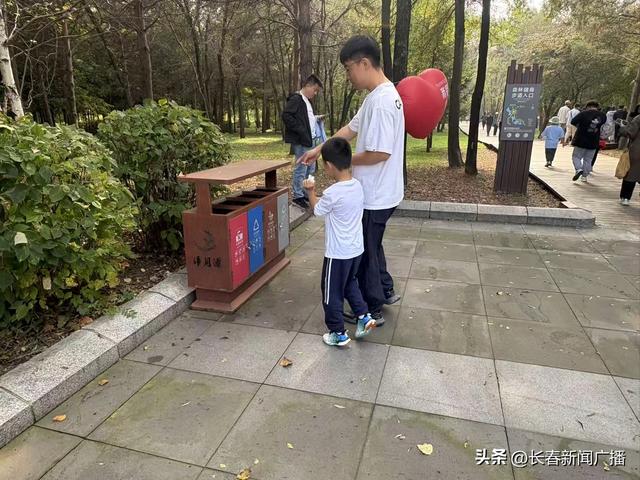 创文明城 做文明人丨培树新风尚 文明月月行：长春净月潭景区倡导“双节”文明旅游