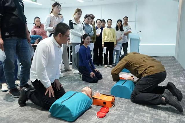 累计捐赠225台AED！做公益，招商蛇口超“会”的