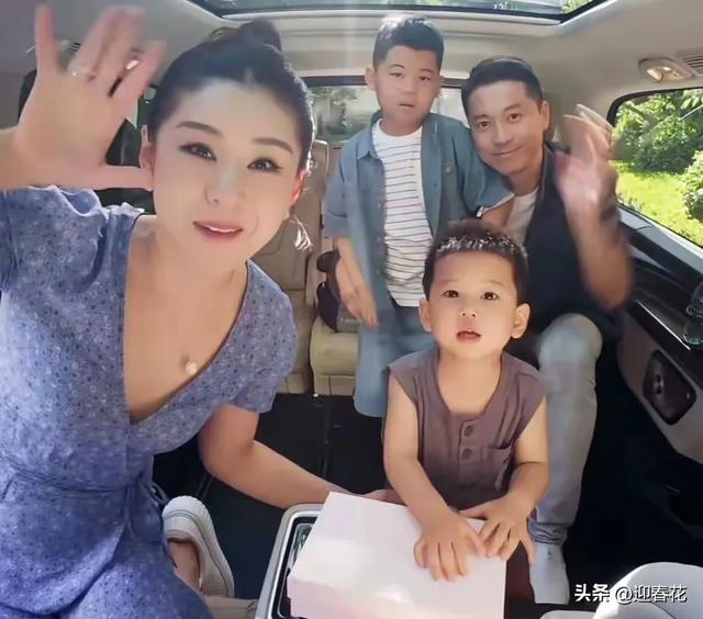 王雷夫妇回大连过七夕！39岁李小萌比老公腿粗，海上划浆板太浪漫