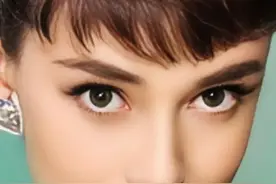 奥黛丽赫本是著名外国演员，他的演技非常高，眼睛漂亮，真实图片