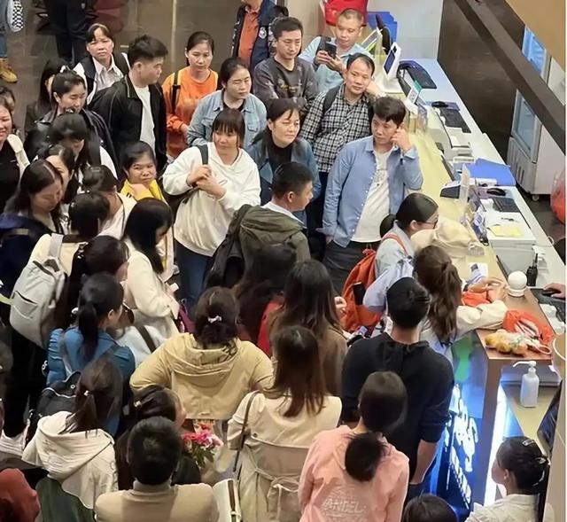5年倒闭10家景区，年轻人穷游住帐篷，天价酒店景区为啥割不动了