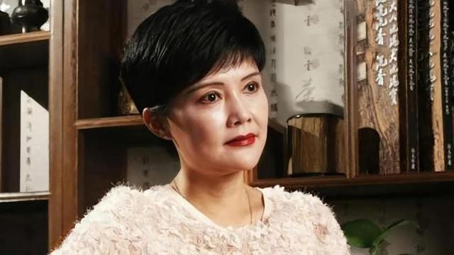 她11岁被导演看中，与名导同居多年被抛弃	，如今复出却无人问津