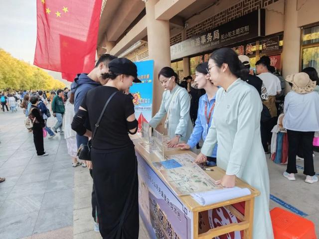 倾情守护游客完美旅程——鸣沙山月牙泉景区全员在岗 保障假期接待工作