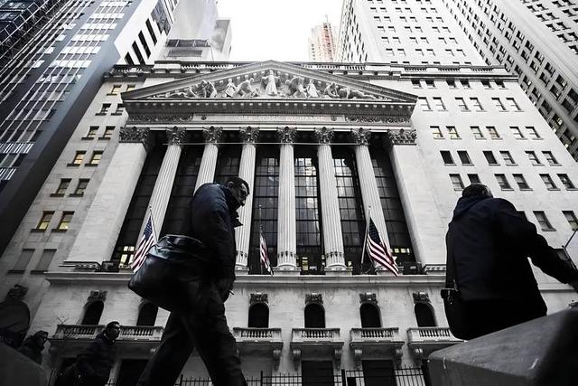 张召忠：美国就算一动不动	，中国20年也追不上，中美差距那么大？