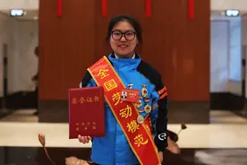 外卖员首次当选全国劳模，饿了么三位蓝骑士“社区侠”人民大会堂获表彰图片