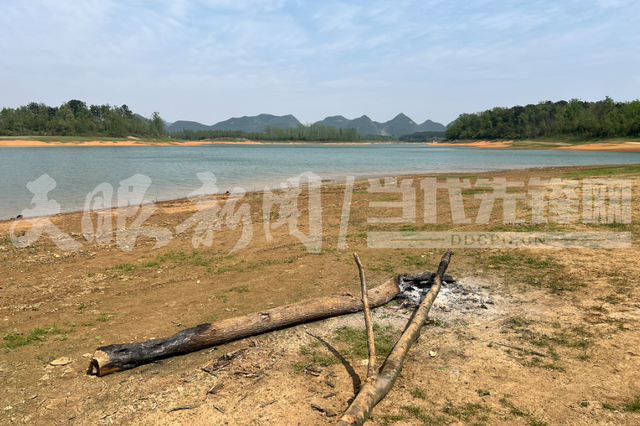 “贵阳版赛里木湖”火了，游玩点竟在饮用水源保护区内？