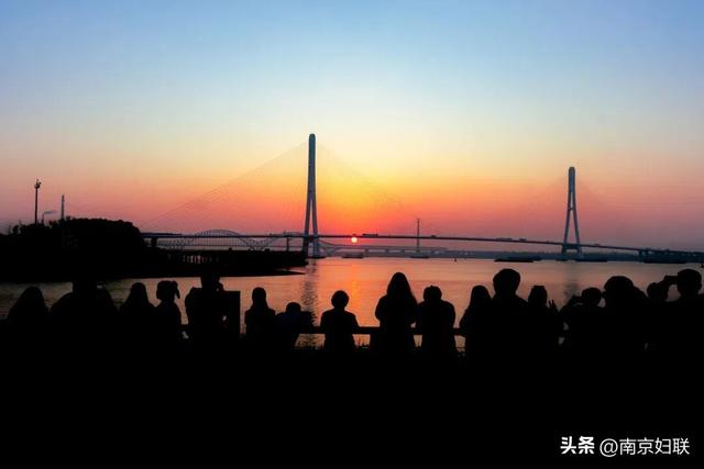 日暮下的金陵，绝美！