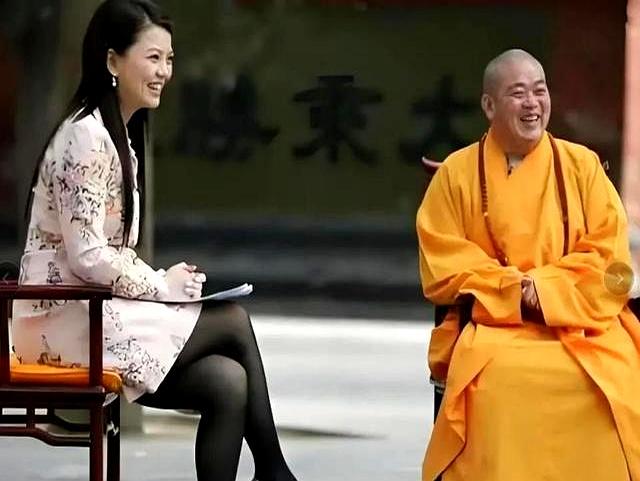 李湘还是不忍了！坦白与释永信的真实关系，亲吻照真相已大白