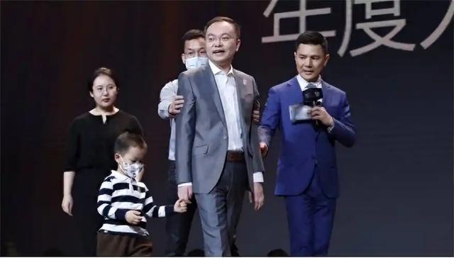 十亿能换来一命？47岁蔡磊与渐冻症抗争6年后，近况大不一样！