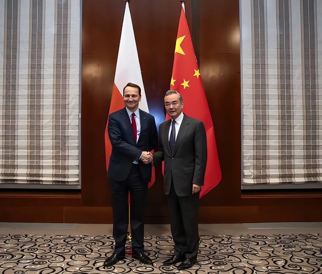 波兰收下中方厚礼后，仍不愿开放边境，提出一个让中国为难的要求