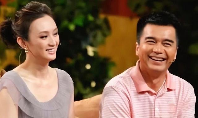 原来他们是夫妻，《许我耀眼》他4婚娶小12岁娇妻，老婆像梅艳芳