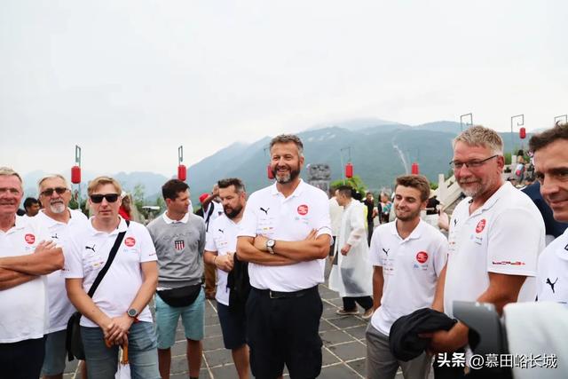 百年车轮遇上千年雄关 捷克老爷车队惊艳亮相北京怀柔慕田峪长城