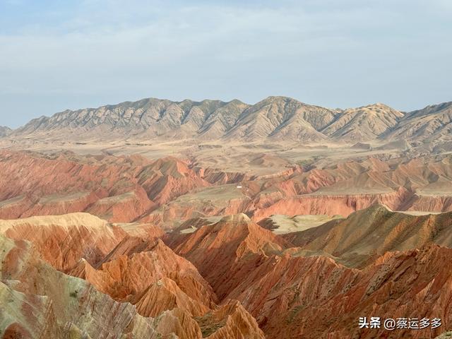 努尔加的七彩丹霞壮美如油画