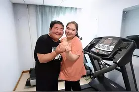 四川简阳800斤夫妻为备孕拼命减肥，一年减掉200斤，现在咋样了？图片