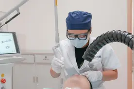 痘坑痘印顽固不退，点阵激光助小伙战“痘”成功图片