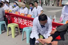 13岁男孩长期以饮料代水患痛风？专家提醒：“快乐水”变“痛风水”只因含有它图片