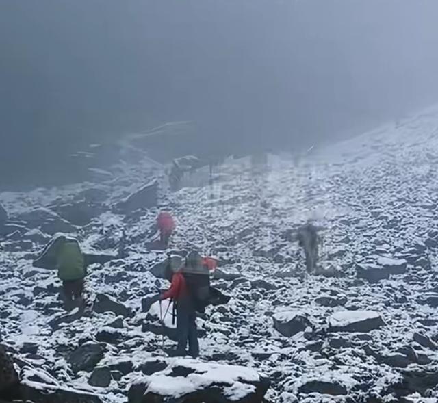 从珠峰东坡暴雪被困看户外探险的安全与责任