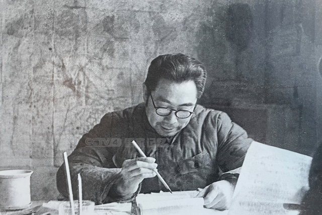 此人两次被开除党籍，多次与周总理争论，周：你给我滚出去