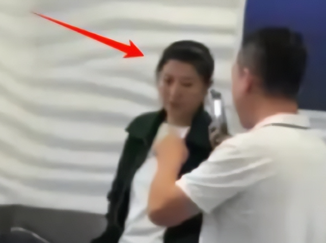 脸疼不疼？人民网彻查后，闫学晶首现身再传噩耗，这回真洗不白了