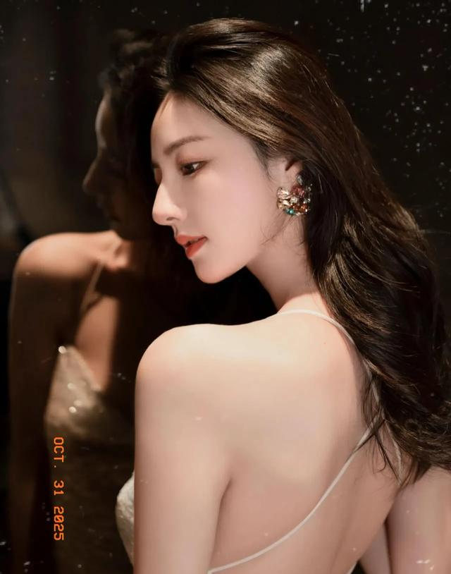 陈米麒 真是太好看了，身姿婀娜气质优雅，灵动美牟格外动人。