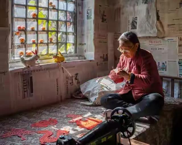 40岁男子2000元搞定女邻居，20天后，女子终于承认早就爱上他