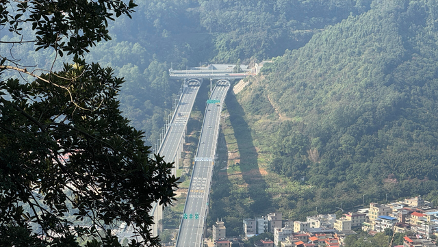 八达岭同款“小长城”，就藏在这座山林中，是一处徒步的绝佳之地