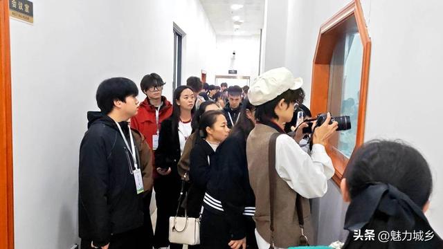 第三届“我是江津卖货官”电商大赛游学活动走进荷花集团