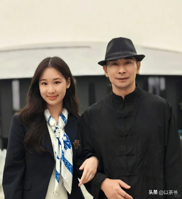赵文卓怎么也想不到，自己18岁刚刚成年的女儿，已经开始为他争光