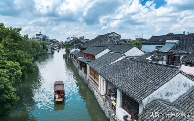 资本狂炒古镇热，商铺扎堆无个性，真实烟火气难寻