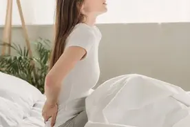 一个动作“按摩”五脏六腑，坐着就可以做图片