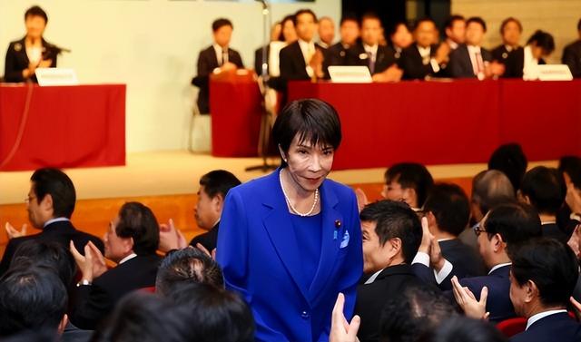 不到48小时，高市大反转，支持率飙升至92.4%，日本发生了什么？
