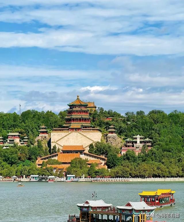 明天离开北京，黄楼跟养父母吃铜锅，筷子用的很好，翻译发文告别