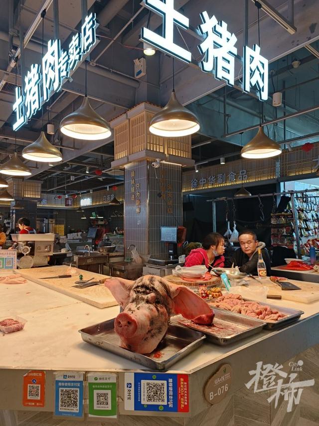 临平前村农贸市场，韩国旅游团一波一波来打卡，每次都现场买西瓜