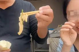 田静爆料 说有人给威威背后捅刀子 捅得威威一愣一愣 千疮百孔 大家听图片
