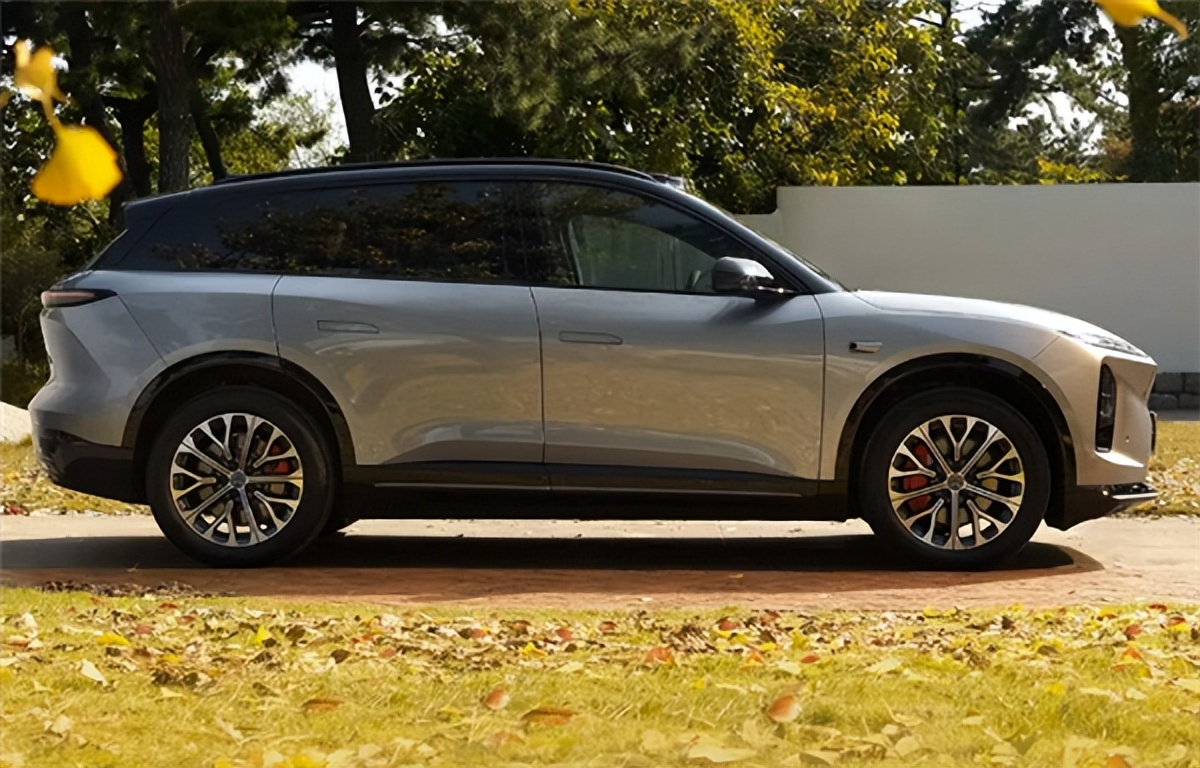 蔚来ES6 BaaS电池租用方式_蔚来ES6 30万台纪念版_蔚来