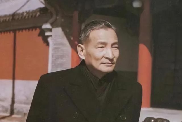 他是新中国任职时间最长的中央政治局常委，长子也是副国级