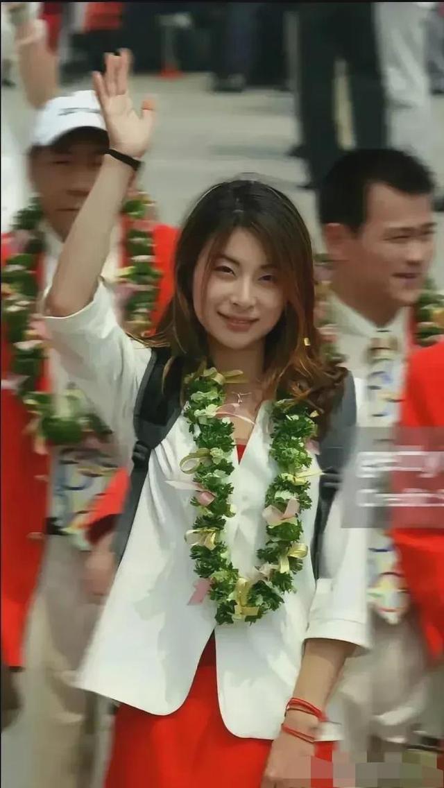 结婚13年，44岁郭晶晶再次迎来喜讯，官媒发文，终于等到这一天