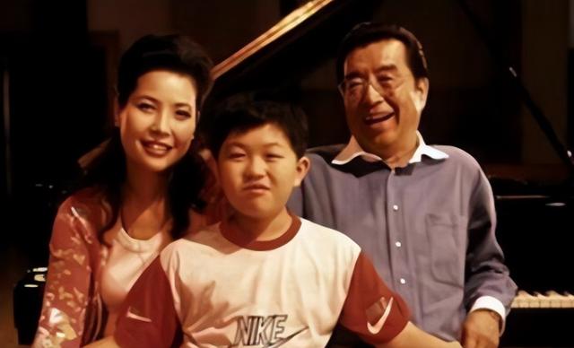 钱再多有什么用？87岁李双江一家4口的现状，给所有男人提了个醒