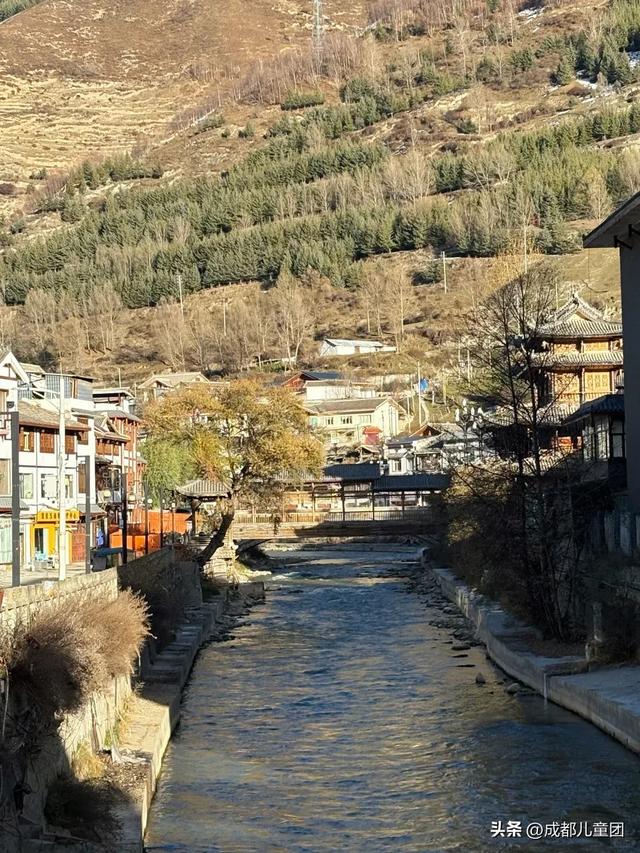 成都周边耍雪地:松潘,一次看完雪山、冰瀑、雾凇和雪原