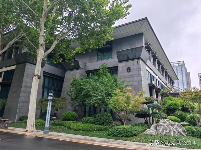 在邯郸住三天，每天餐后在邯郸这家花园式酒店院子里散散步真惬意