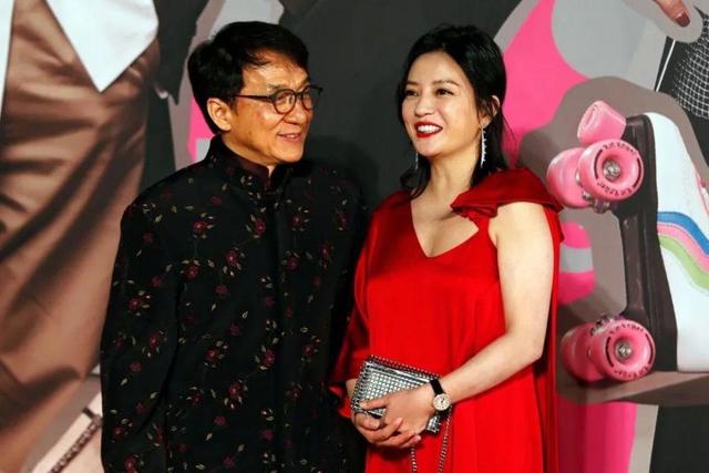 拔出萝卜带出泥！49岁赵薇近况被曝，原来圈内封杀只是冰山一角