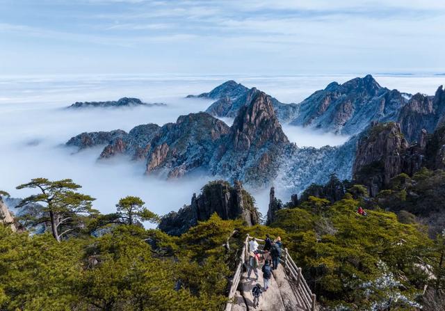 上海人爬了泰山和黄山，实话实说，差别还是很大的