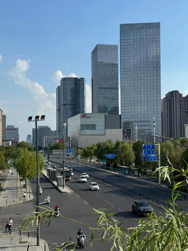我是北京人，在郑州待了半年，终于明白，大家为啥都愿意来这地方