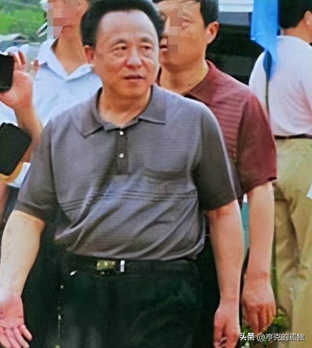 包养10位情妇，睡觉翻牌生下11个私生子，75岁还在拼命生娃！