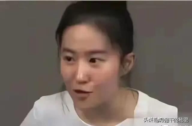 刘亦菲素颜出镜	，与路人无差别，网友：这才是真实状态
