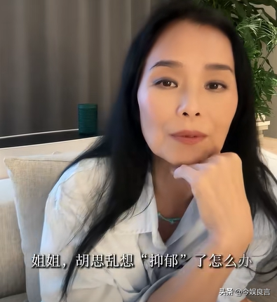 62岁韦唯现状：脊柱断裂已恢复，前夫已死，三个混血儿子回国相伴
