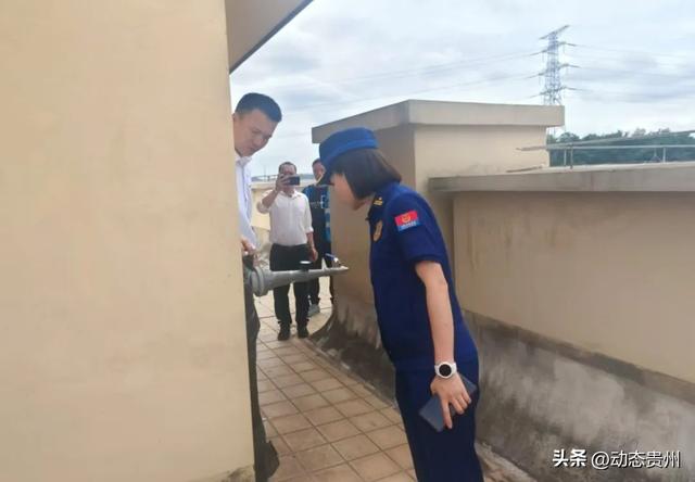 贵阳被外地游客“攻占”！南明消防默默地做了......