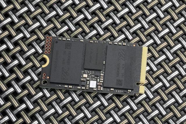 配备长江存储PC411 SSD、畅玩《黑神话：悟空》！联想拯救者Legion Go S游戏掌机体验