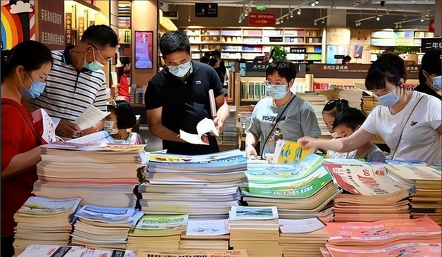 教育部扔下重磅炸弹：2026年开始，全国一律不准再买校外商业试卷