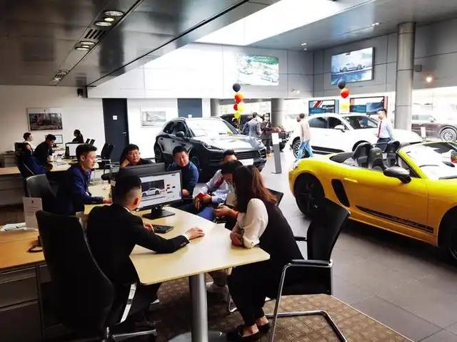 又一豪车巨头要倒？暴跌99%单季亏损80亿，中国市场200家全部关停